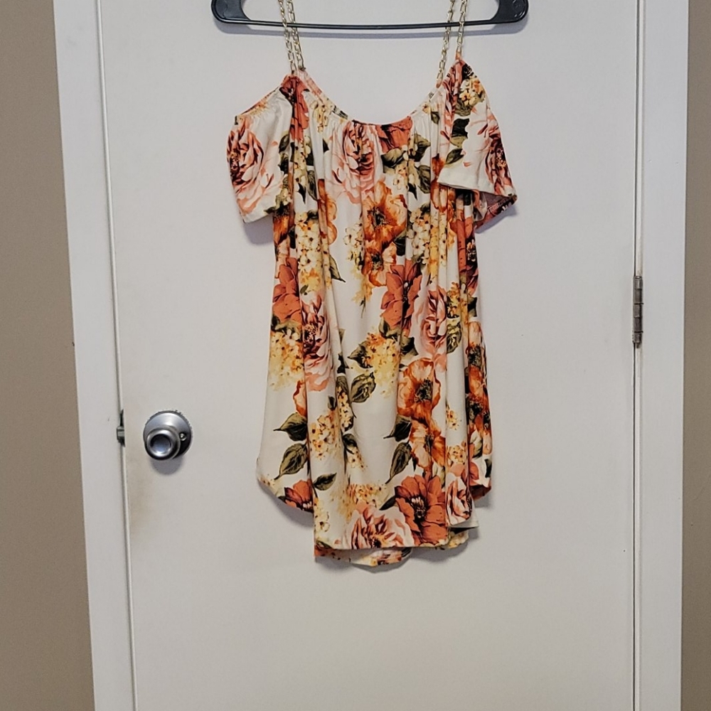 Summer shirt with chain straps.